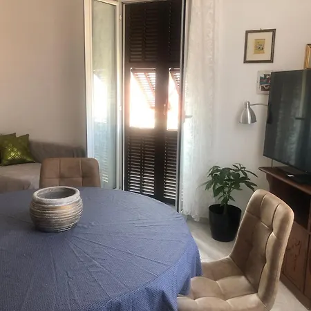 Apartment Con Posto Auto Privato Riva Ligure