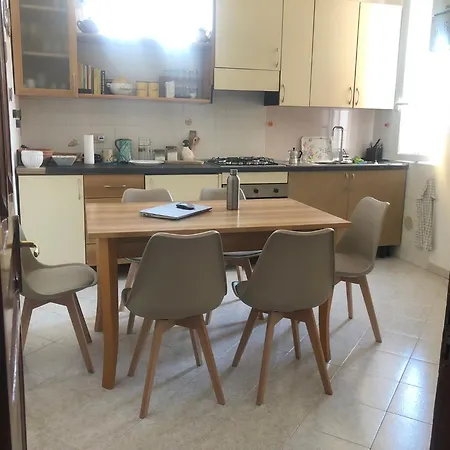 Lägenhet Con Posto Auto Privato