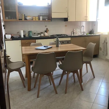 Con Posto Auto Privato *