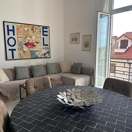 Con Posto Auto Privato Apartmán