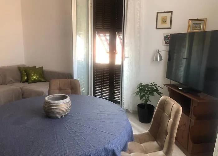 Lägenhet Con Posto Auto Privato Riva Ligure