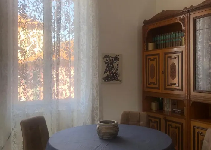 Con Posto Auto Privato Lägenhet