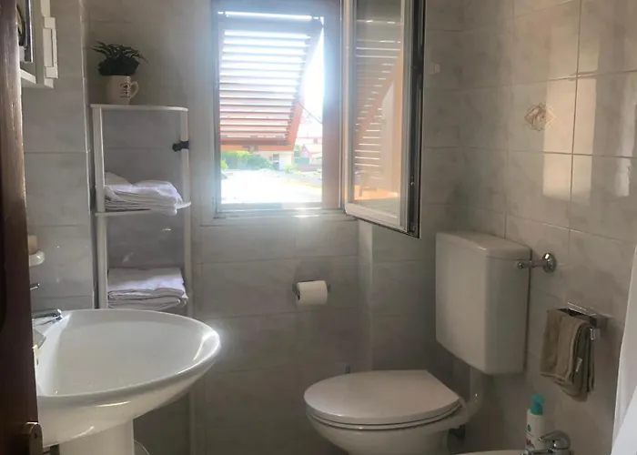 Con Posto Auto Privato Riva Ligure