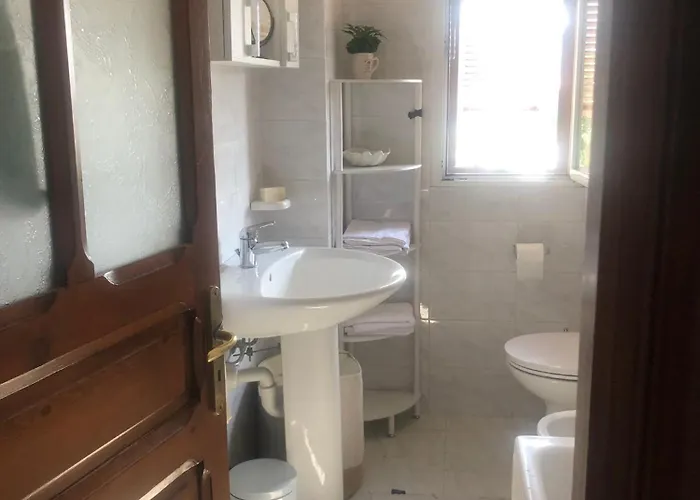 Con Posto Auto Privato Lägenhet Riva Ligure