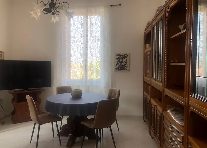 Con Posto Auto Privato Lägenhet *