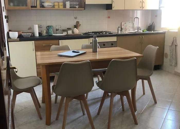 Con Posto Auto Privato *